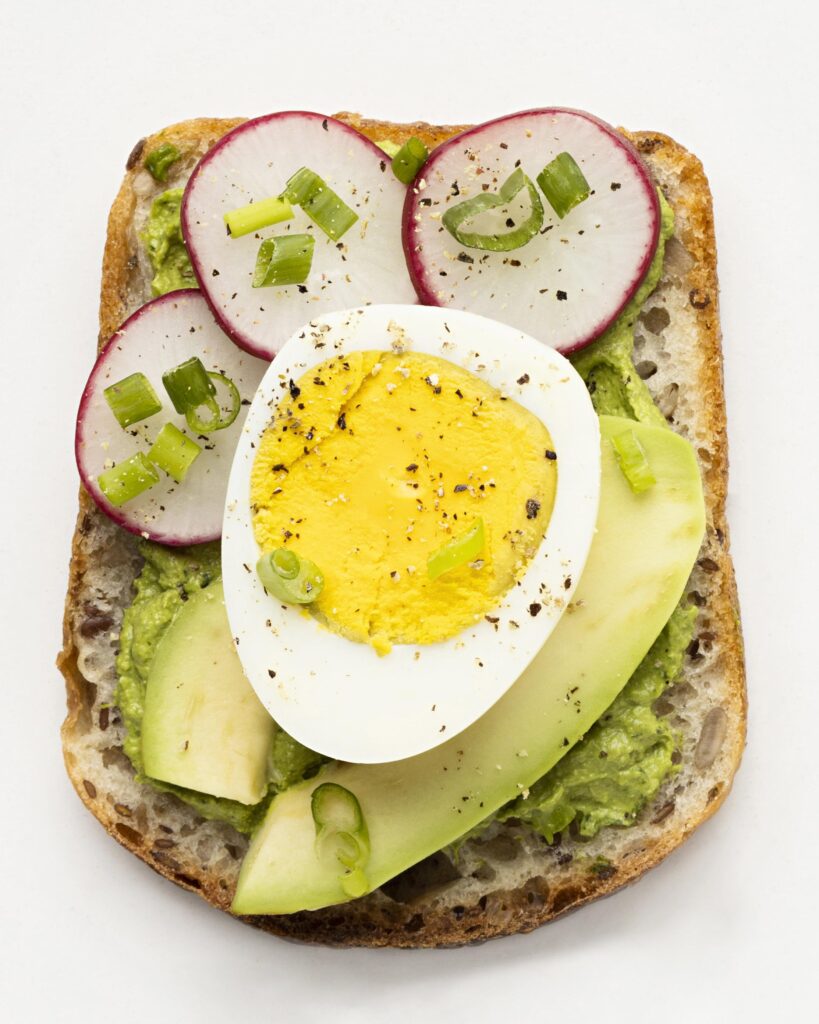 avacado and egg bread toast